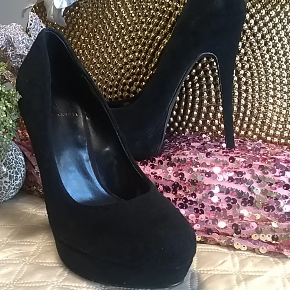 Kelsi Dagger Black Suede Platform Pumps